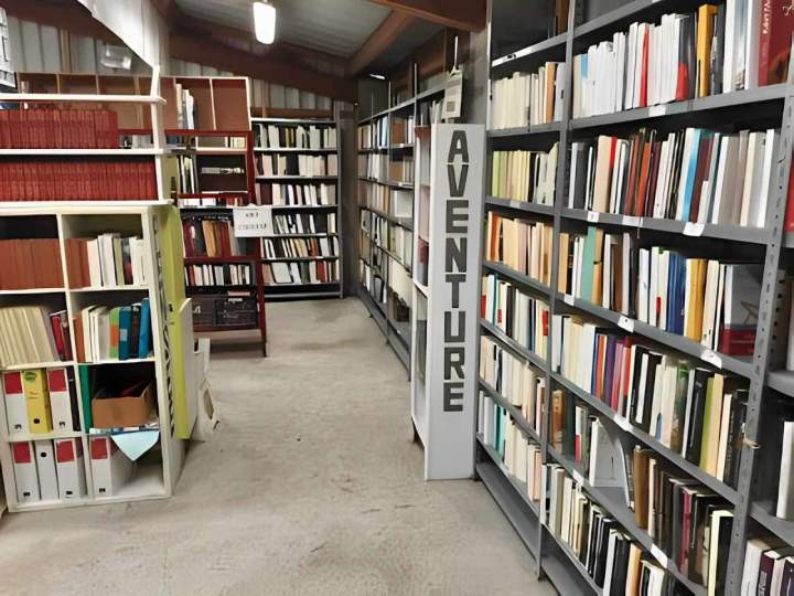 Collecteur de dons de livres en vue de les revendre Courthézon