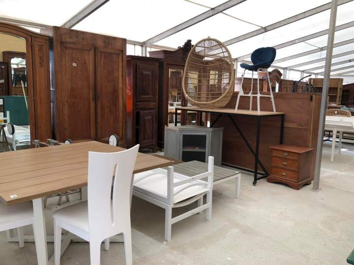 Vendeur de meubles Courthézon