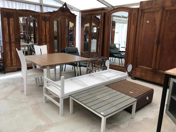 Contribuez à un projet solidaire, achetez des meubles à l'ASSOCIATION EMMAÜS DU VAUCLUSE.