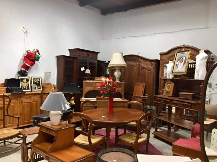 Contribution à un projet de solidarité, achetez des meubles à l'ASSOCIATION EMMAÜS DU VAUCLUSE.