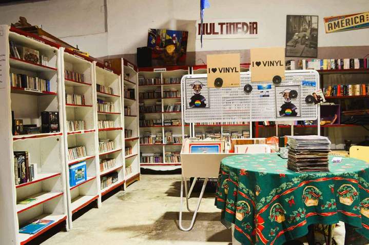 Collection dons de livres en vue de les revendre Courthézon